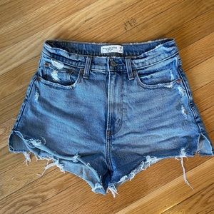 Abercrombie & Fitch High Rise Mom Short - size 26